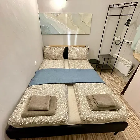 -the Conch- With Private Entrance And Bathroom Daire *