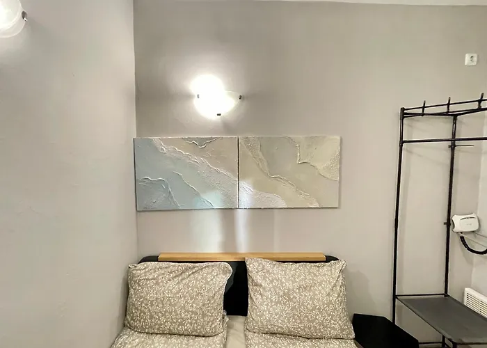 'the Conch' With Private Entrance And Bathroom Burgas