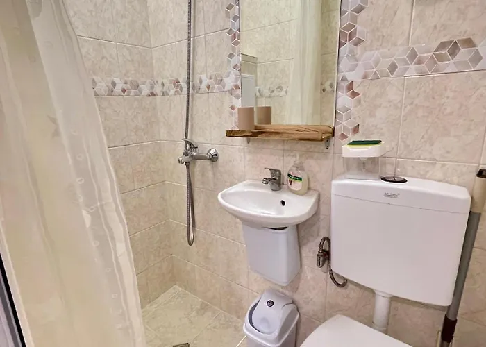 'the Conch' With Private Entrance And Bathroom Burgas